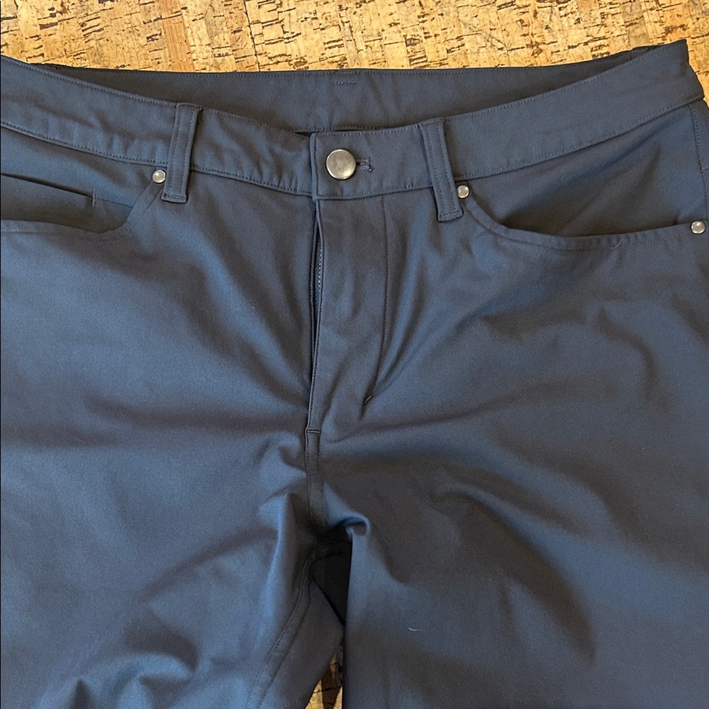 Lululemon Men’s ABC pant slim 31 short charcoal - Picture 2 of 6